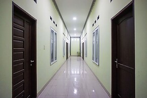 OYO 93355 Maestro Home Syariah