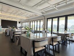 Riverside Wing Hotel Guilin