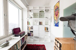 2ndhomes Gorgeous & Unique Top Floor Apt