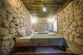 Aysel Inn House