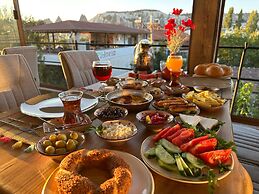 Aysel Inn House