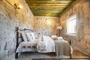 Aysel Inn House