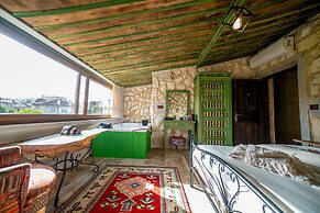 Aysel Inn House