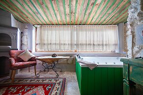 Aysel Inn House