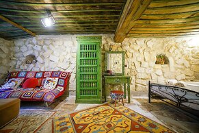 Aysel Inn House