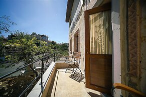 Aysel Inn House