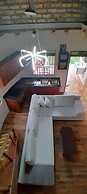 White Cat Farm Hut Inn