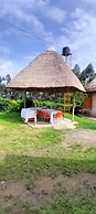 White Cat Farm Hut Inn