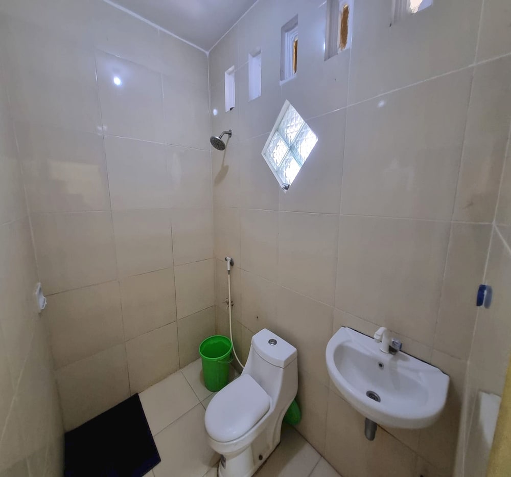 Hotel O New Asembagus 3