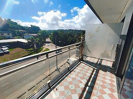 Crown Royale Hotel & Lounge