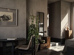 Monastik Living in Athina