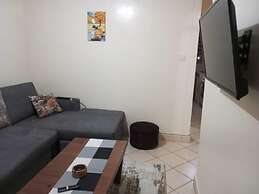 Lux Suites Attic Place Studio Apartemnts
