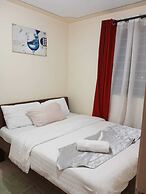 Lux Suites Attic Place Studio Apartemnts