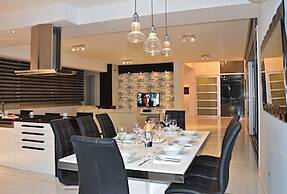 KO1 With Breathtaking sea Views