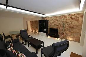 Elegant Studio at the Acropolis Hills