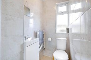 3 Bedroom House with Parking in Windsor