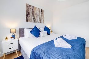 3 Bedroom House with Parking in Windsor