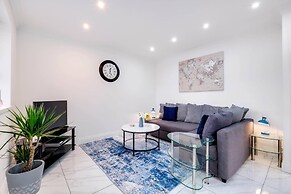 3 Bedroom House with Parking in Windsor