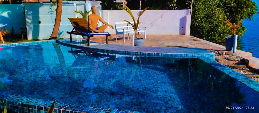 Hiru Lagoon Negombo