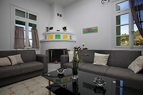 Cherry Cottage in Skopelos