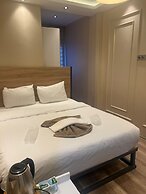 Solo Suites Hotel