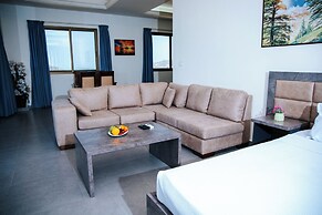 Amchit Grand Hotel