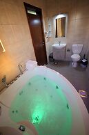 Amchit Grand Hotel