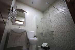 Amchit Grand Hotel