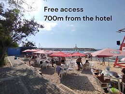 Amchit Grand Hotel