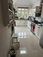 Cosy and Lovely 4-bed House in Stanmore