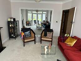 Cosy and Lovely 4-bed House in Stanmore