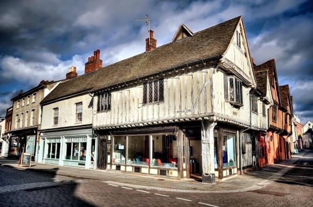Captivating Tudor 2 Bedroom Apartment in Ipswich