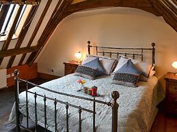 Captivating Tudor 2 Bedroom Apartment in Ipswich