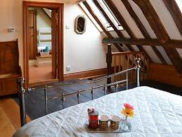 Captivating Tudor 2 Bedroom Apartment in Ipswich