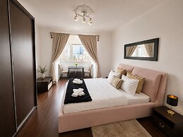 Baroq Central City Apartment