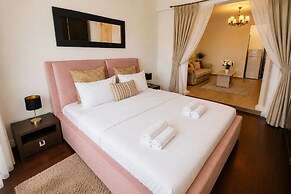 Baroq Central City Apartment