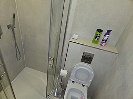 1 Bed Flat - Sleeps 2 - Parking - Garden