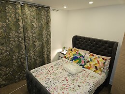 1 Bed Flat - Sleeps 2 - Parking - Garden