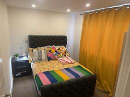 1 Bed Flat - Sleeps 2 - Pets - Garden - Parking