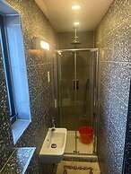 1 Bed Flat - Sleeps 2 - Pets - Garden - Parking