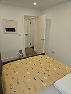1 Bed Flat - Sleeps 2 - Pets - Garden - Parking