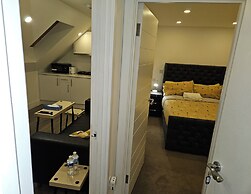 1 Bed Flat - Sleeps 2 - Pets - Garden - Parking