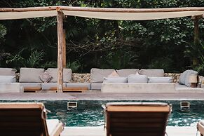 Naio Hotel y Villas By OxoHotel