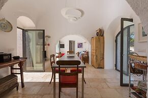 298 Trullo Luna by Perle di Puglia