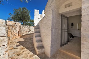 298 Trullo Luna by Perle di Puglia