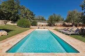 298 Trullo Luna by Perle di Puglia