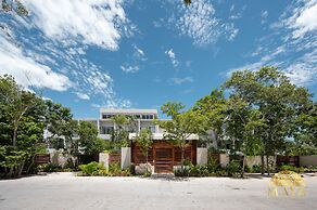 NHOA 107B Lux 1BR Condo Pool access in Aldea Zama