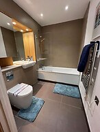 Impeccable 2-bed Apartment in Erith