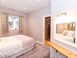 Low Ashmead Cottage