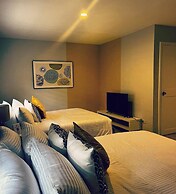 Emerald Manor Hotel